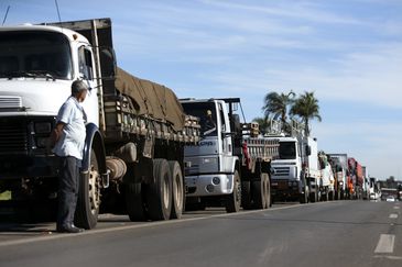 Centrais declaram apoio à greve de caminhoneiros marcada para 1 º de novembro