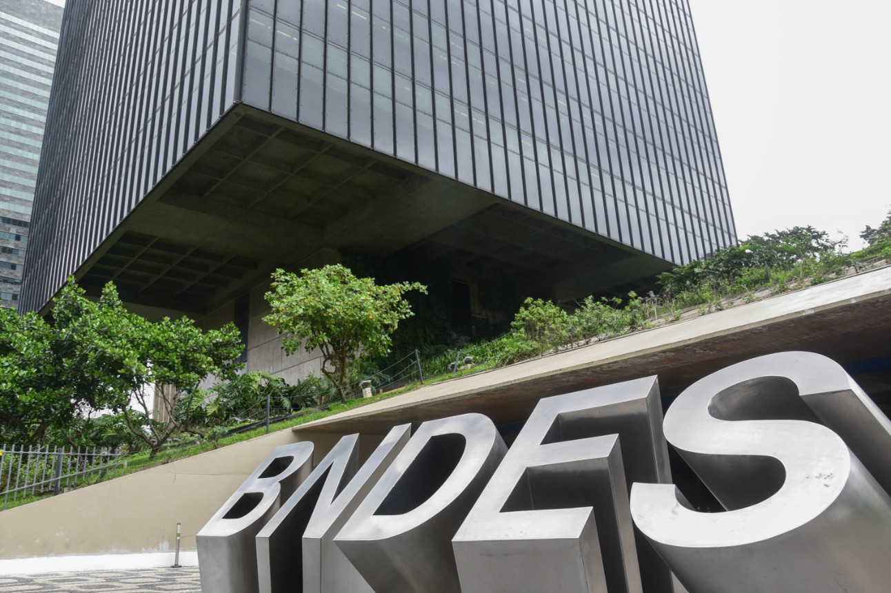 BNDES suspende pedidos de financiamento para linha do Pronaf Investimento