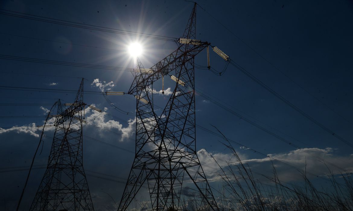 Aumento de energia causa prejuízo de R$ 8 bilhões para o Brasil, aponta CNI