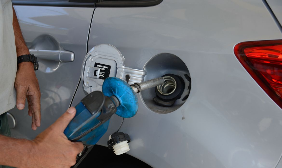 Gasolina ficou 40% mais cara em outubro ante igual mês de 2020, mostra IPTL