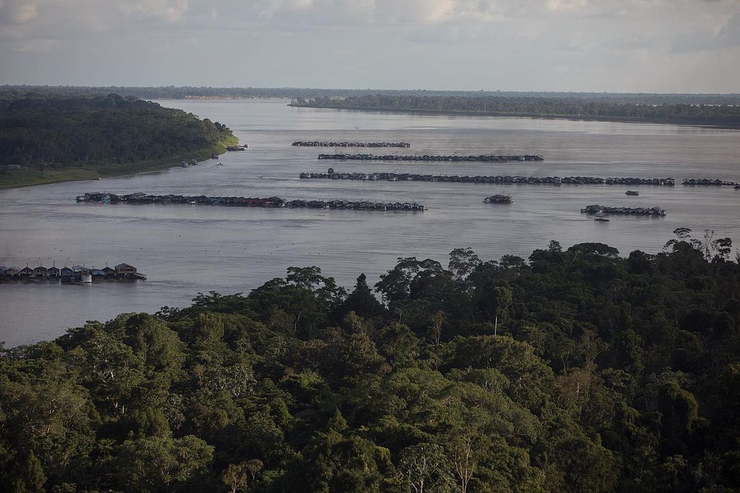 Garimpeiros em rio na Amazônia falam em tocaia contra a polícia