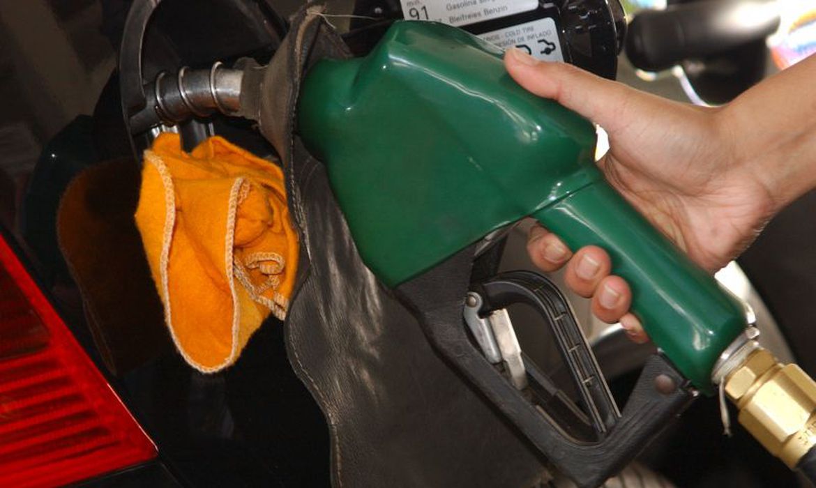 Gasolina e diesel ficam mais caros a partir desta quarta-feira