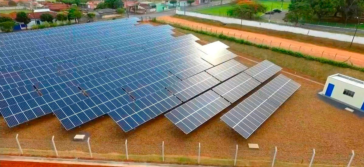 Brasil ultrapassa 5 GW de energia solar gerada por grandes usinas, diz Absolar