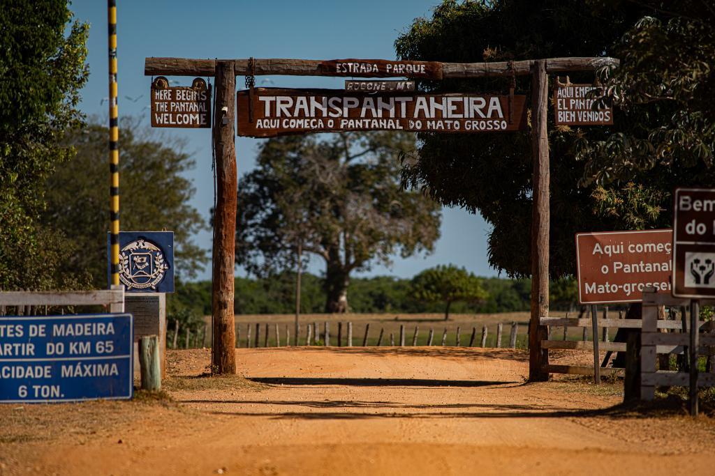 Limpeza de vegetação e aceiros às margens da Transpantaneira previne incêndio