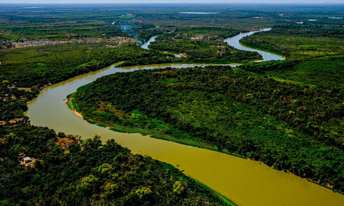 Governador de MT sanciona lei que altera proteção do Pantanal
