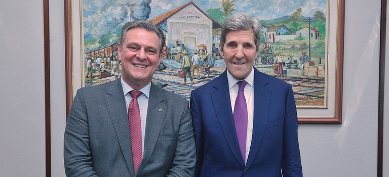 Mapa quer de John Kerry investimento na ciência brasileira