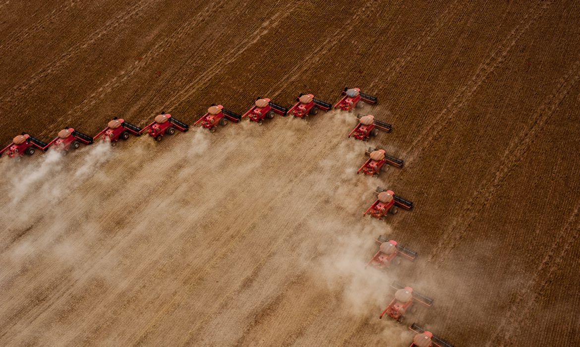 Estado fecha trimestre com saldo de US$ 7,16 bi na balança comercial