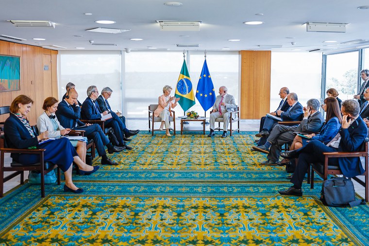 Brasil e CE falam sobre meio ambiente e acordo comercial