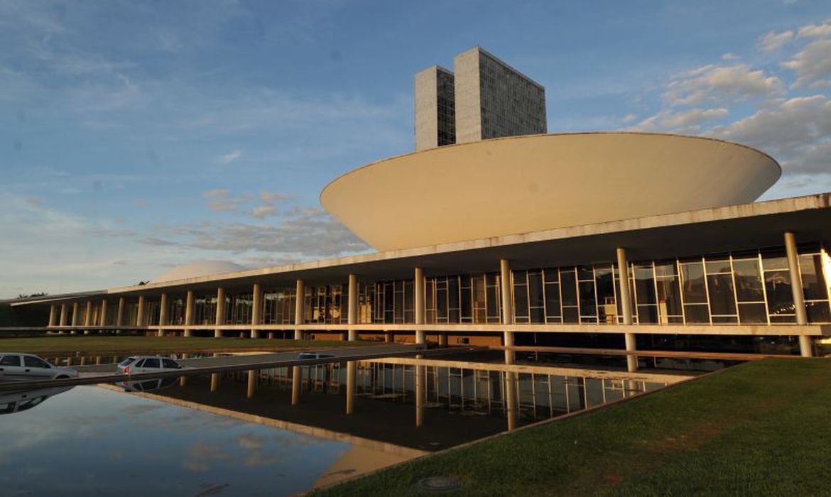 Políticos com 96 mil ha de fazendas sobrepostas a TIs agem contra o agro