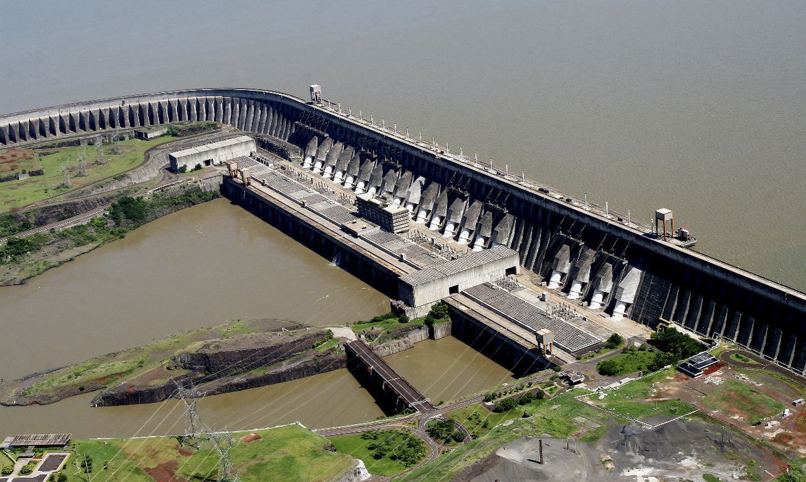 Retirada de água do meio ambiente atingiu 4,1 trilhões de m³ em 2020