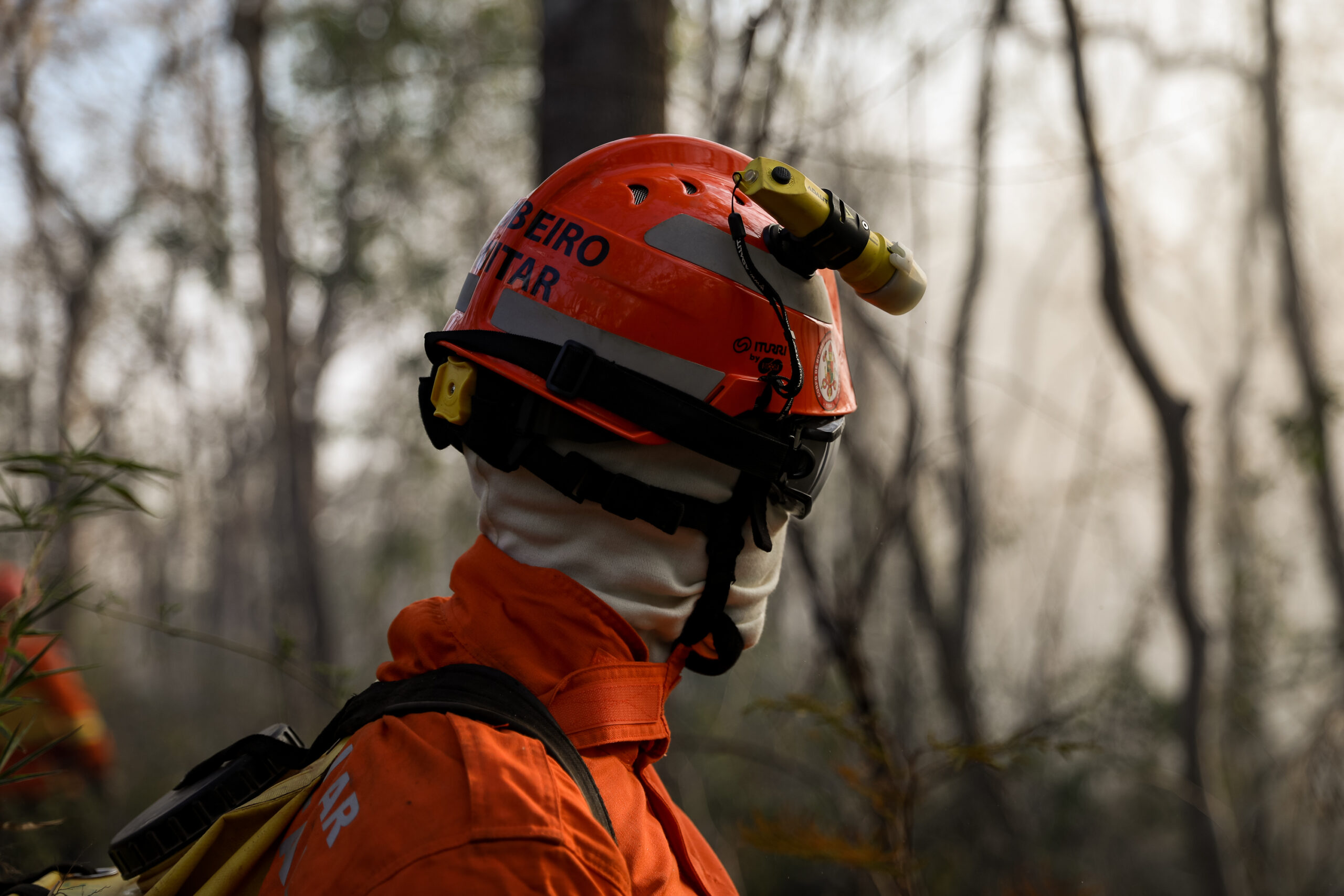 Bombeiros controlam incêndio na região pantaneira de Cáceres (MT)