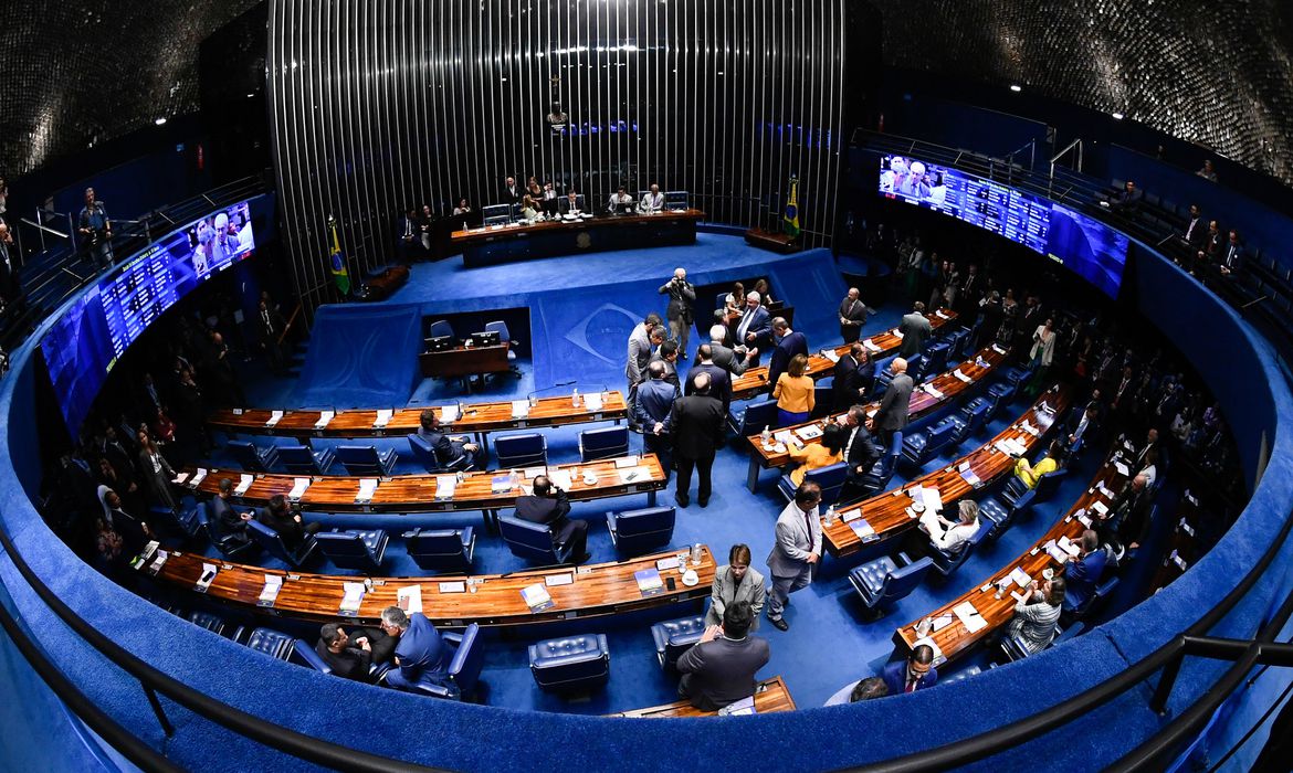 Senadores desafiam STF e aprovam marco temporal