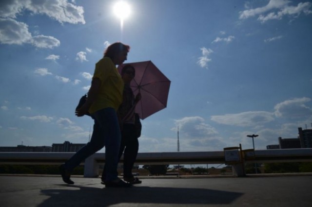 Bloqueio de nuvens, El Niño e mudança climática acentuam calor