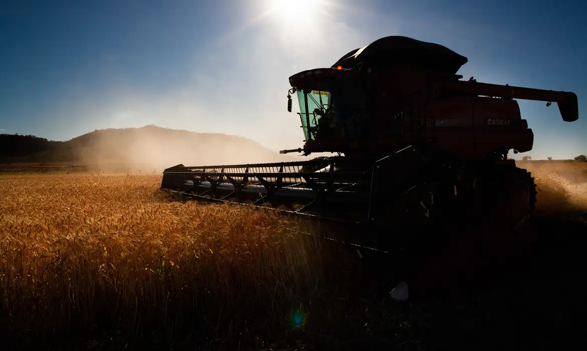 É importante criar alternativas para crédito rural, diz Neri Geller