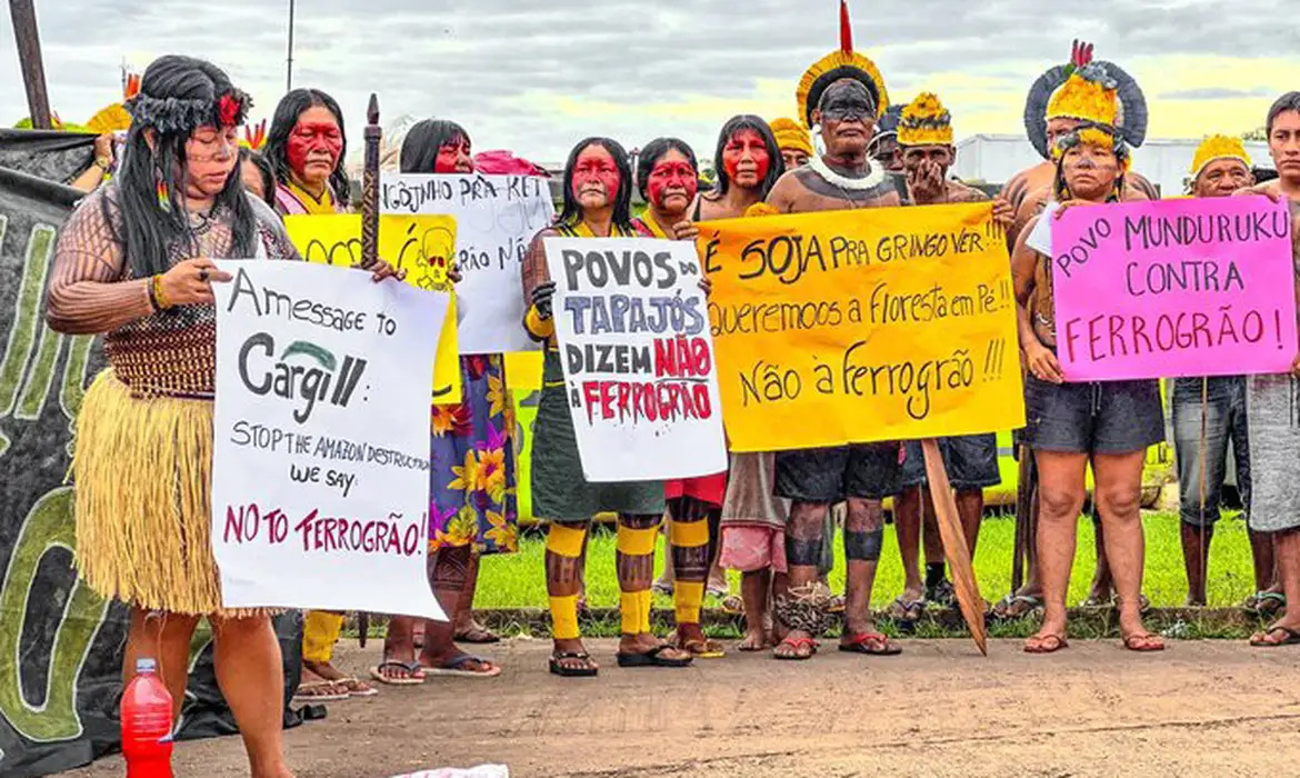 Indígenas protestam contra a construção da Ferrogrão