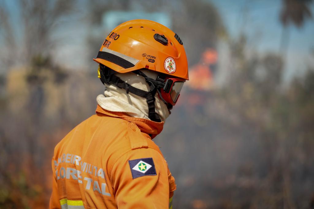 MT enfrenta incêndios florestais em várias cidades