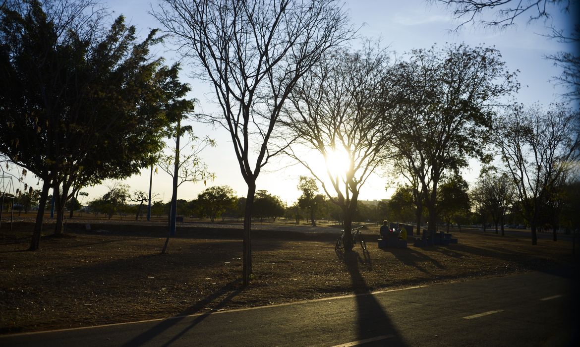 Centro-Oeste tem alerta laranja de baixa umidade Centro-Oeste tem alerta laranja de baixa umidade